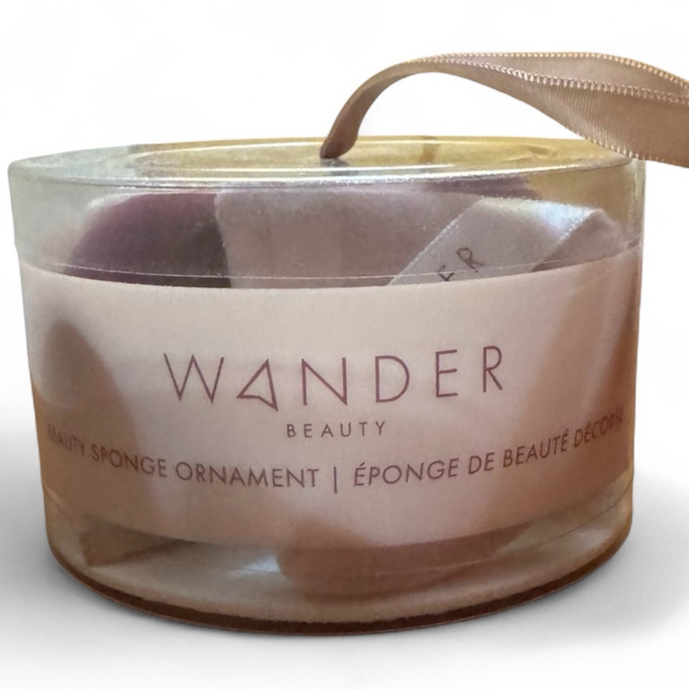 Wander Beauty Soft Pink Set of 4 - Makeup Sponges and blenders w/ cleaning pad